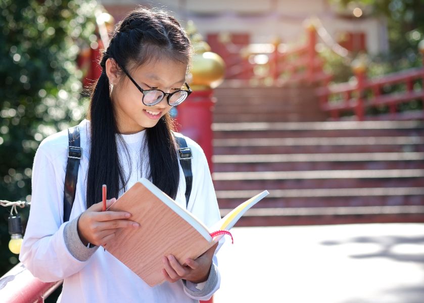 PSLE Chinese Tuition encourages reading to expand critical thinking skills