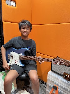 Guitar Emerge place picture